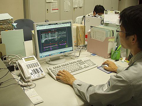 設計をしている写真